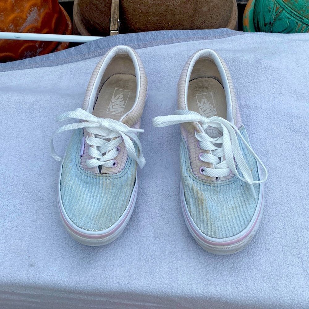 Girls used Vans , Cordaroy, Color block, pastels.